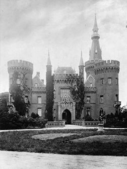 Foto: Fotografische Ansicht von Schloss Moyland vor dem zweiten Weltkrieg in schwarz-weiß