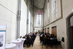 Foto: Zuhörer bei einem Konzert zur feierliche Eröffnung des neuen Archivbaus in St. Paul