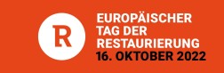 Rotes Emblem mit schwarz-weißer Aufschrift zum Europäischen Tag der Restaurierung