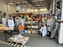 Die Teilnehmender der Übung in der Feuerwehrhalle