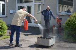 Praxisübung mit dem Feuerlöscher