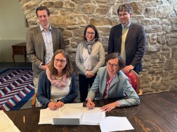 Clemens von Boeselager (Kurator Stift Ehreshoven), Heike Bartel-Heuwinkel, Gregor Patt (hinten v.l.n.r), Angela Heienbrok, Elisabeth von Lüninck (v.l.n.r., vorne)