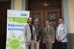 Beim Archivtag (v.l.): Dr. Matthias Herm (stellv. Leiter Kreisarchiv), Dr. Mark Steinert (Leiter LVR-Archivberatungs- und Fortbildungszentrums), Jens Ernesti (stellv. Kulturdezernent) und Dr. Thomas Krämer (Gebietsreferent LVR für das Kreisarchiv).