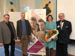 Foto: Preisträgerin und Mitglieder von CSG und Förderverein