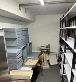 Archivkartons nach der Neuverpackung