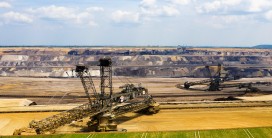 Tagebau Garzweiler mit Bagger